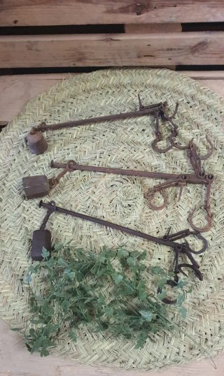 3 Balanzas Romanas de Mano Antiguas