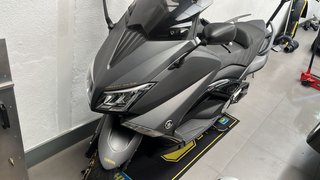 Yamaha TMAX 530 Negra y Dorada