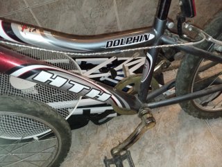 Bicicleta infantil roja y plateada