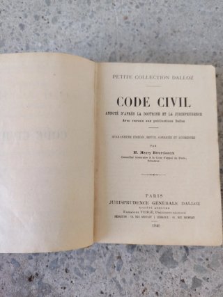 Libro antiguo Code Civil francés (1935) - Dalloz