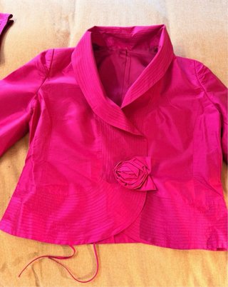 Traje fucsia Sintesis