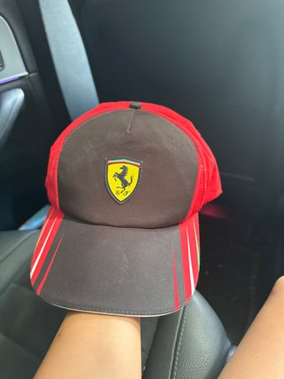 Gorra Ferrari Roja y Negra