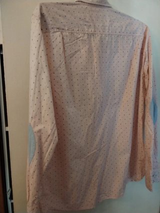 Camisa rosa estampada con coderas