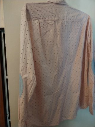 Camisa rosa estampada con coderas