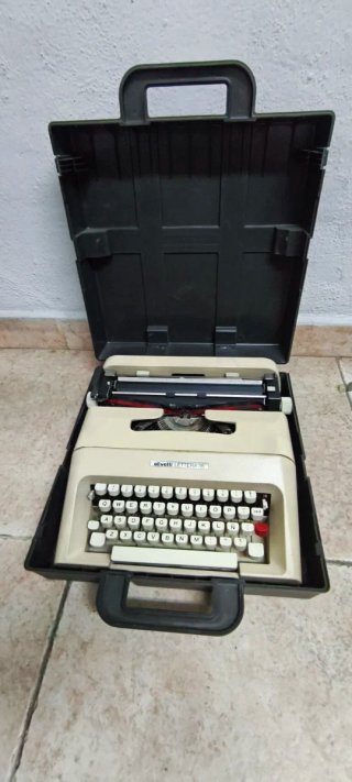 Máquina de escribir Olivetti Lettera 35
