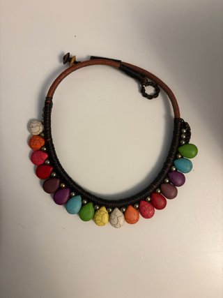 Collar étnico con abalorios de colores