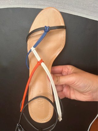 Sandalias Zara beige tiras multicolor