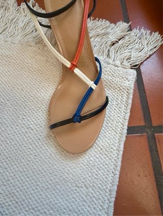 Sandalias Zara beige tiras multicolor