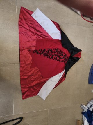 Capa y camisa de vampiro