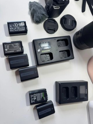 Sony ZV-E10 Cámara Vlog + Lentes + Baterías