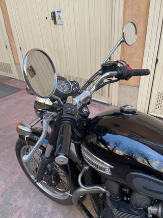 Triumph Bonneville Black