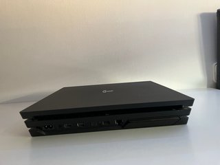 PS4 Pro Negra + 2 mandos  Juegos se venden aparte