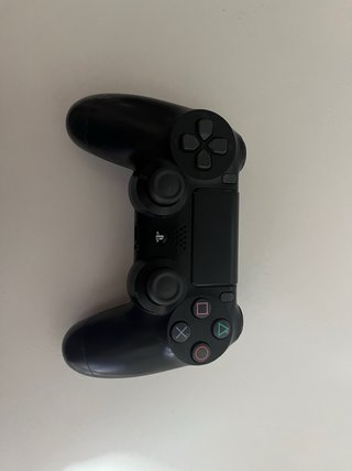 PS4 Pro Negra + 2 mandos  Juegos se venden aparte