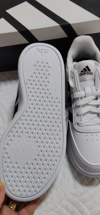 Zapatillas Adidas Blancas y Negras
