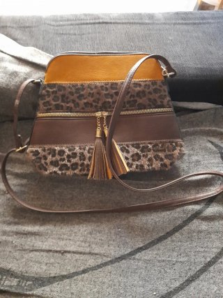 Bolso bandolera estampado leopardo