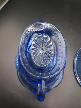 Azucarero antiguo cristal prensado azul
