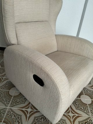 Sillón orejero relax giratorio mecedora beige
