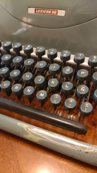 Máquina de escribir Hispano Olivetti Lexicon 80