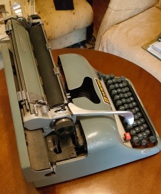 Máquina de escribir Hispano Olivetti Lexicon 80