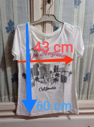 Camiseta Los Ángeles Stradivarius Talla S