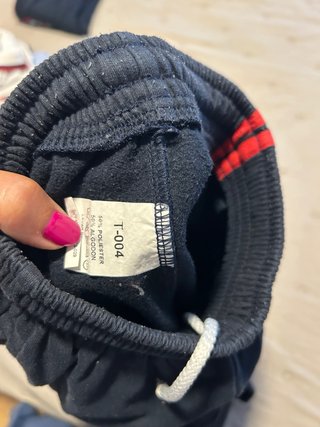 Sudadera deportiva Las Esclavas negra y roja. 4