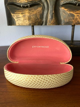 Gafas de sol, marca francesa  “Promod”.