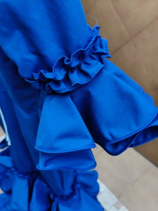Traje de flamenca azul con volantes