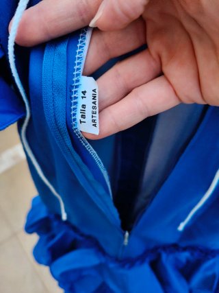 Traje de flamenca azul con volantes