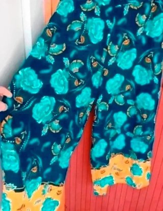 Pantalones pantaloni ampi fantasia floreale