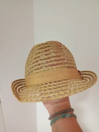 Gorro de verano para niña. Sin usar