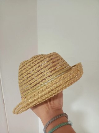 Gorro de verano para niña. Sin usar