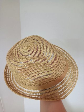 Gorro de verano para niña. Sin usar