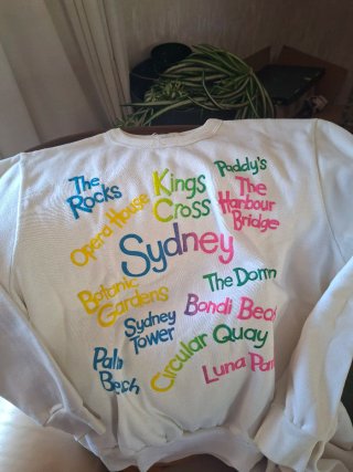 Felpa bianca con scritte Sydney multicolor