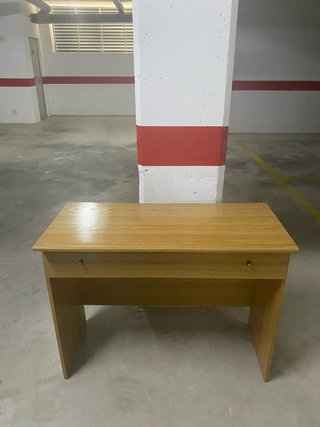 Mesa de escritorio de madera