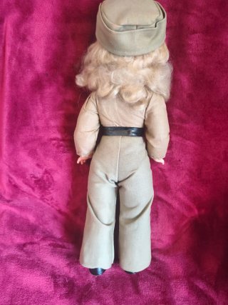 Muñeca militar estilo Nancy antigua