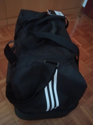 Bolso deportivo Adidas negro