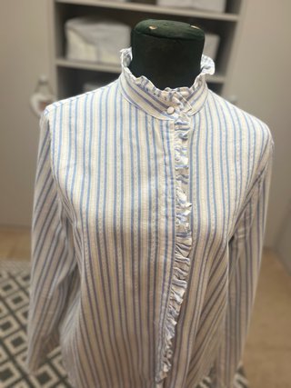 Camisa romántica rayas azules y blancas