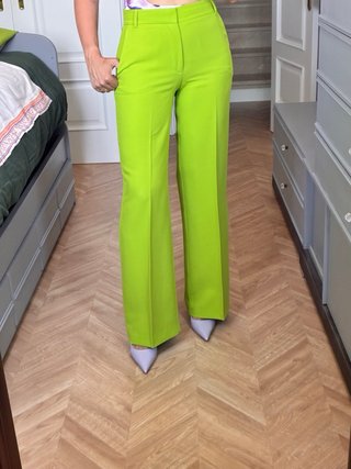 Traje de chaqueta verde brillante