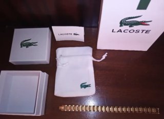 Pulsera Lacoste Dorada.
