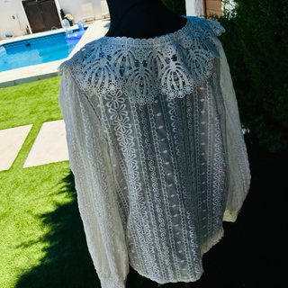 Camisa romántica blanca con encaje