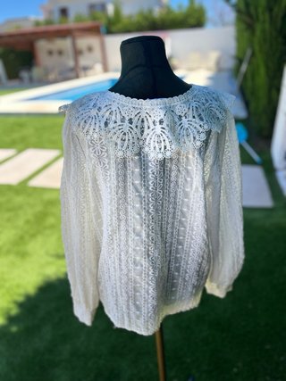 Camisa romántica blanca con encaje