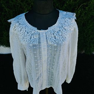 Camisa romántica blanca con encaje