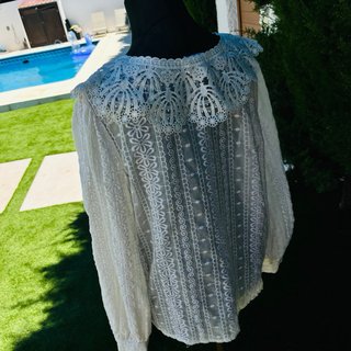 Camisa romántica blanca con encaje