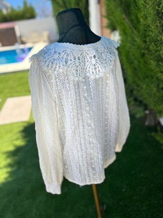 Camisa romántica blanca con encaje