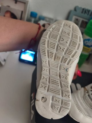 Zapatillas Fila niño blancas y doradas número 25