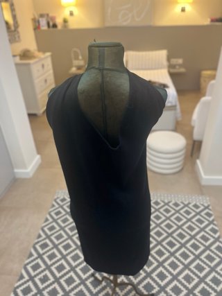 Vestido negro con nudo