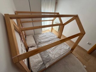 Cama casita madera con colchón