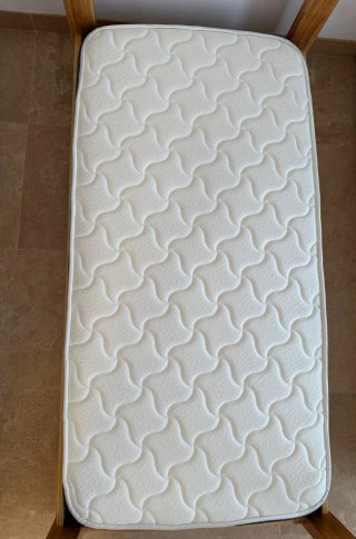 Cama casita madera con colchón