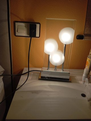 3 Lámparas: Techo y Mesita (Dormitorio)