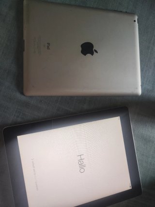 2 iPads 2 16GB